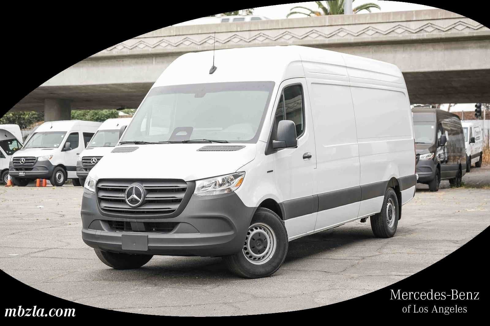2025 Mercedes-Benz Cargo