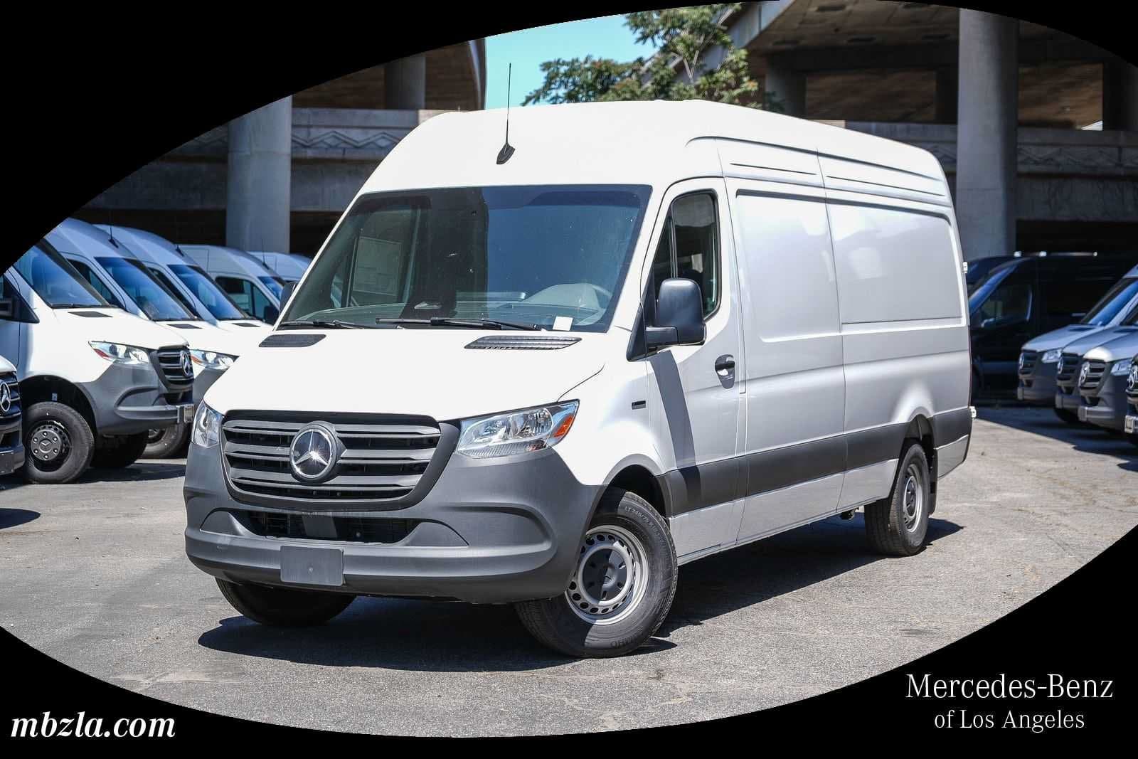 2025 Mercedes-Benz Cargo