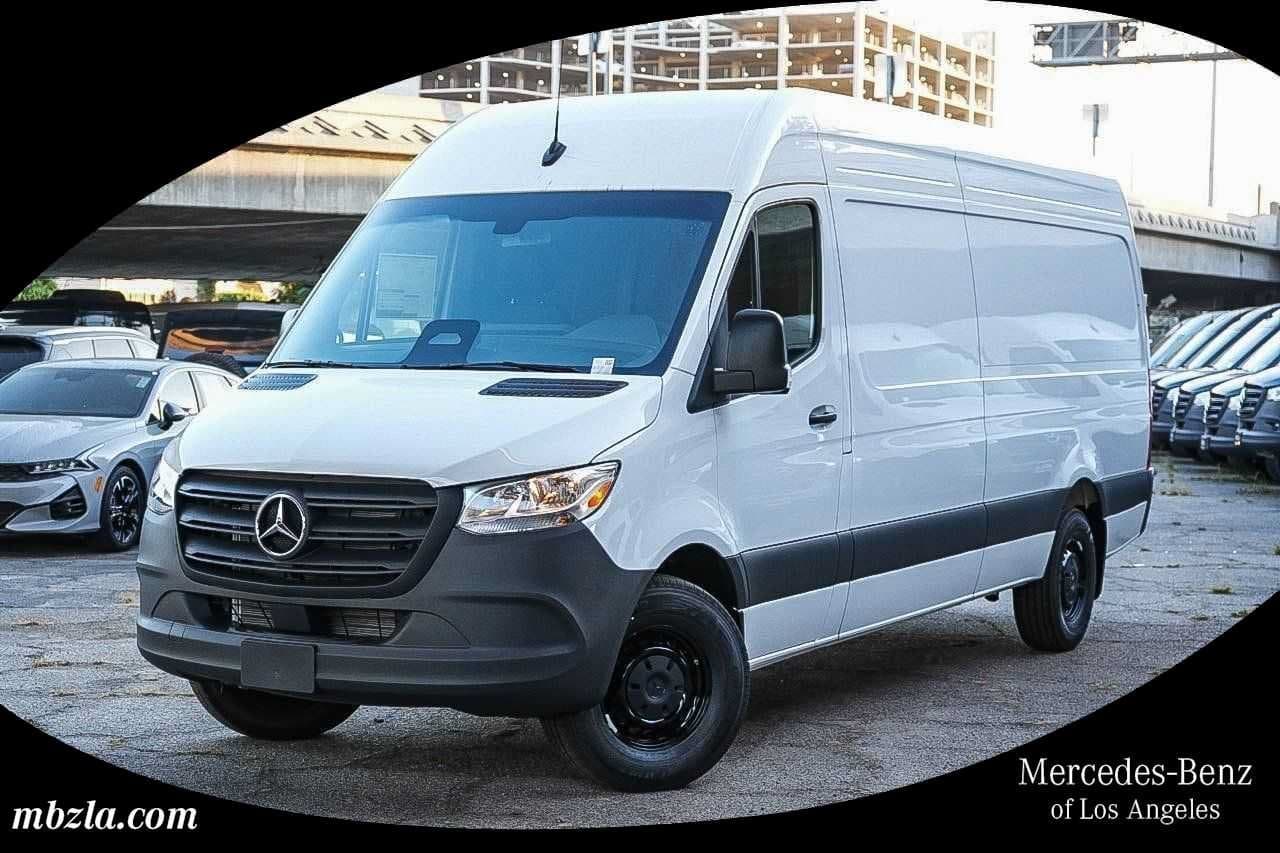 2026 Mercedes-Benz Cargo