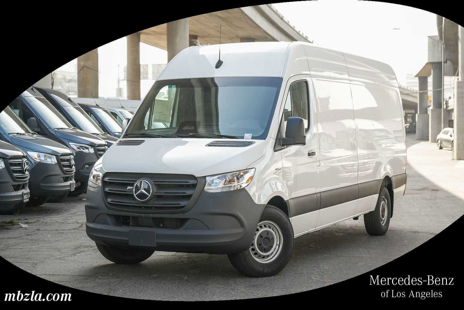 2025 Mercedes-Benz Cargo