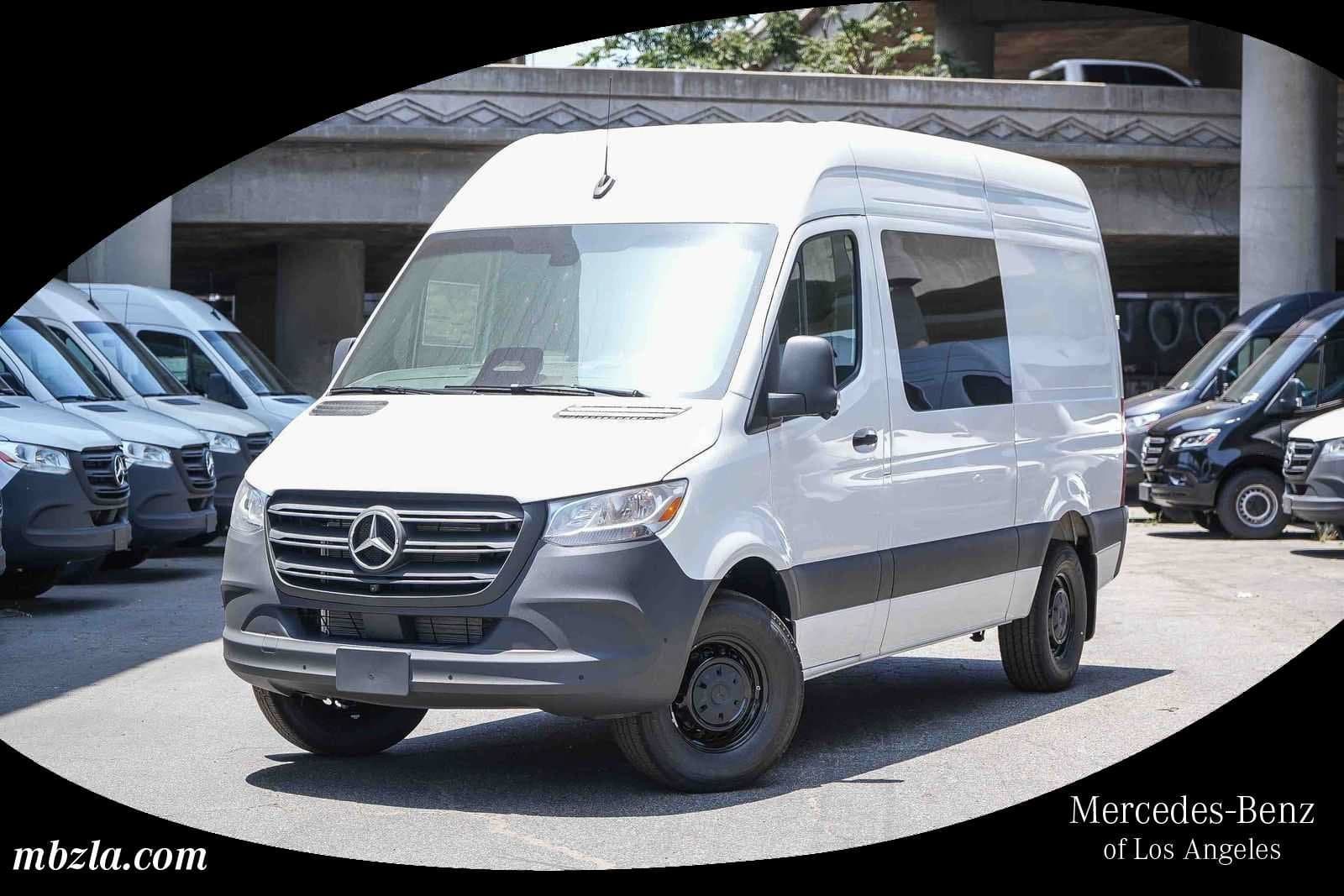 2026 Mercedes-Benz Crew
