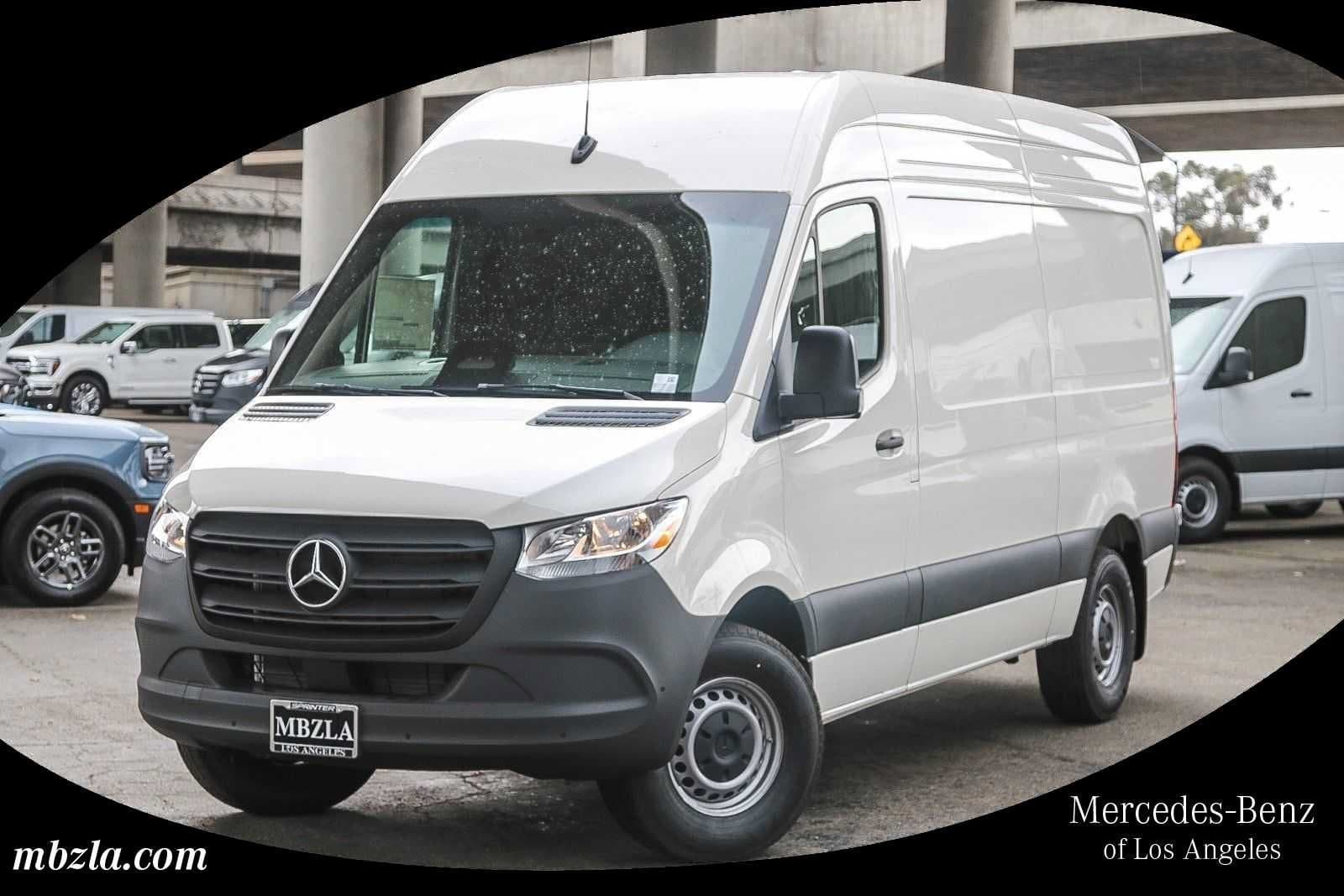 2025 Mercedes-Benz Cargo