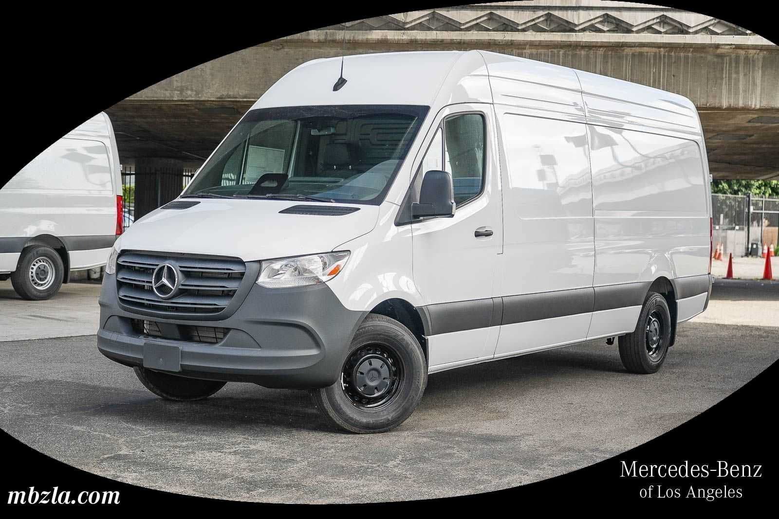 2025 Mercedes-Benz Cargo