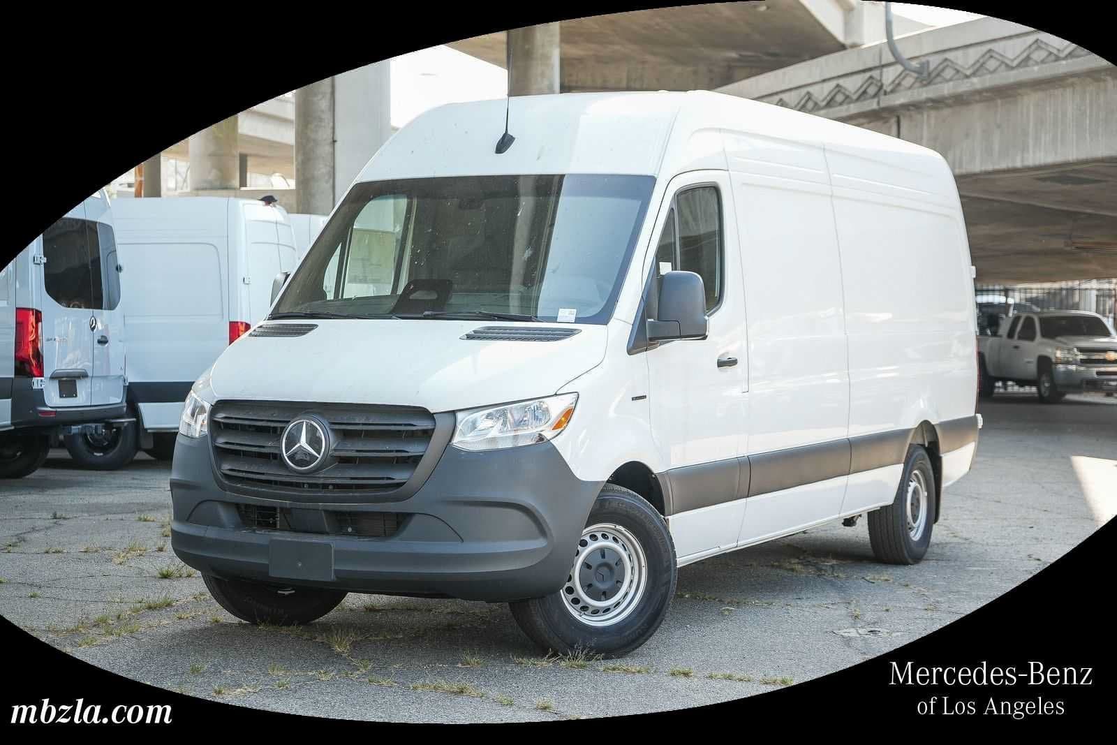 2025 Mercedes-Benz Cargo