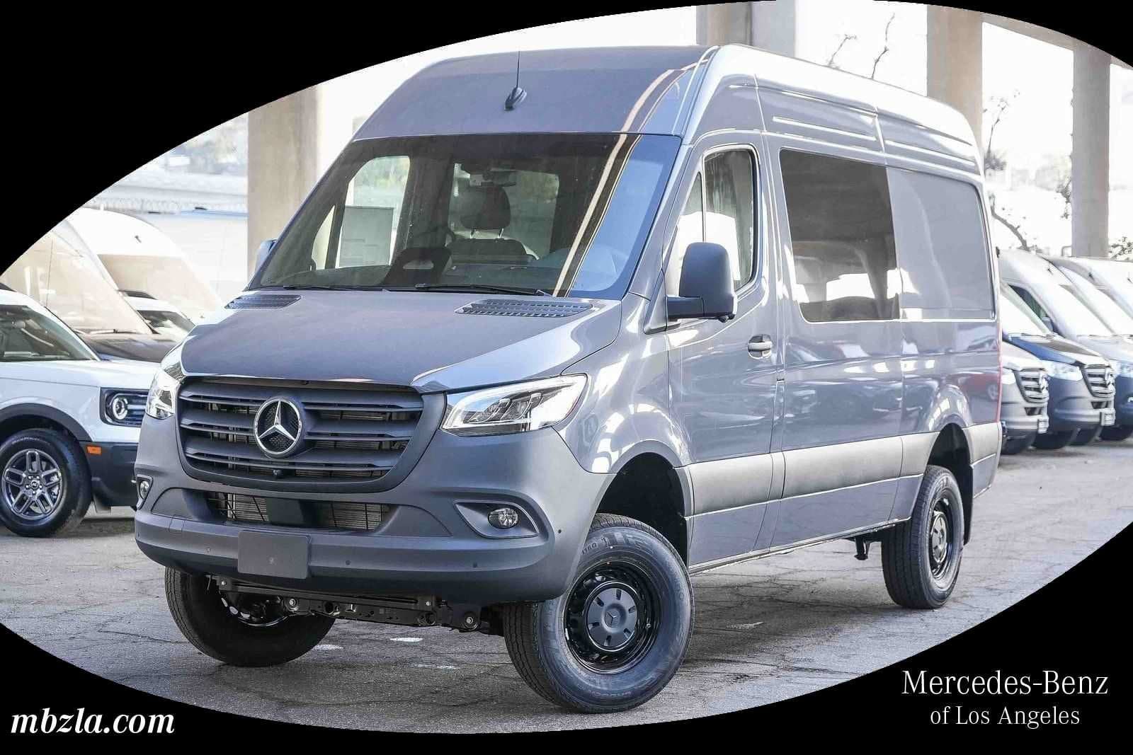 2026 Mercedes-Benz Crew