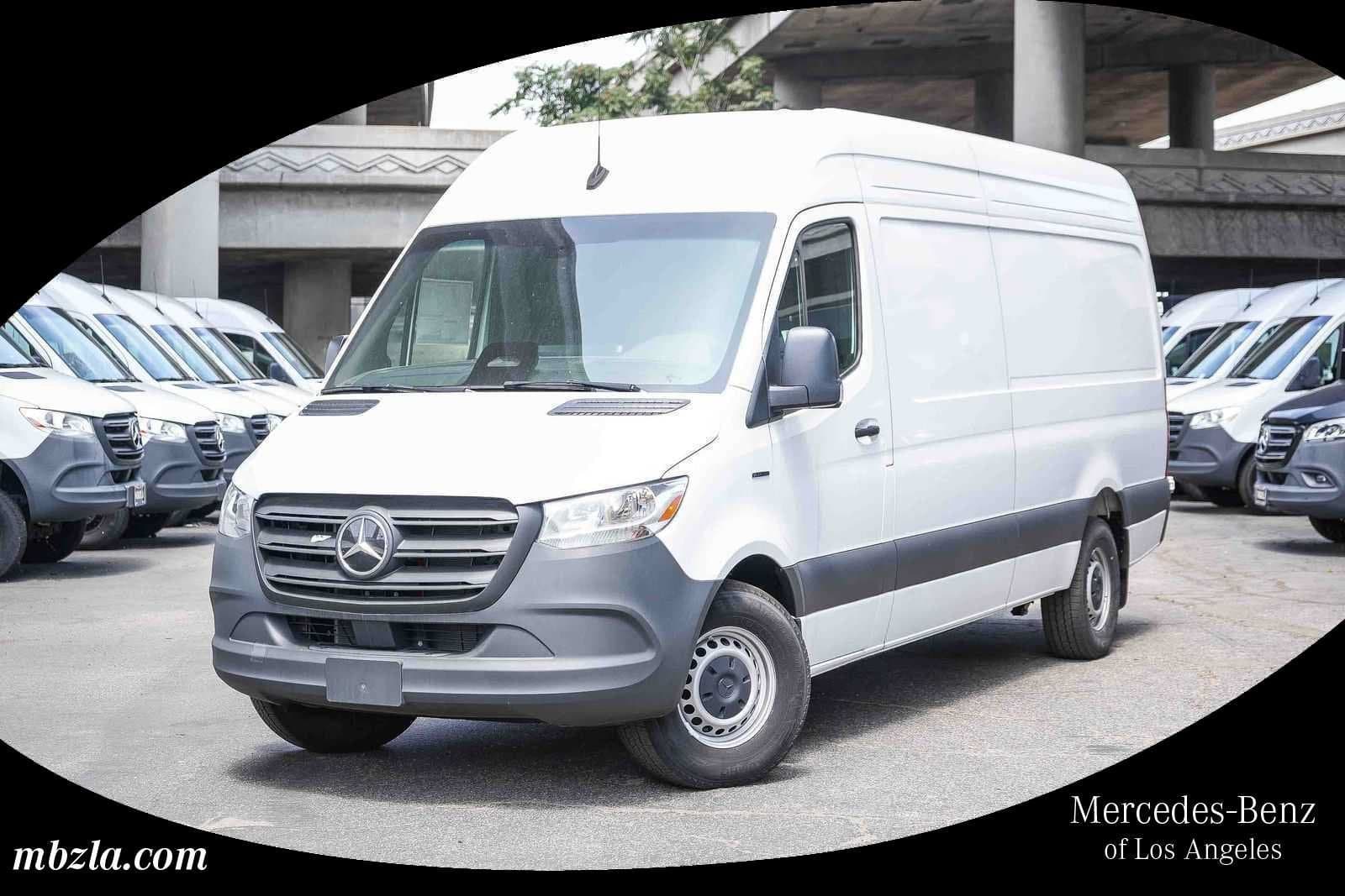 2025 Mercedes-Benz Cargo